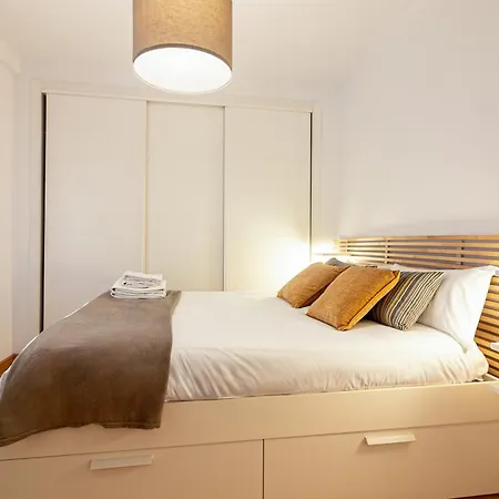 Center Flat Soho Modern 2br *