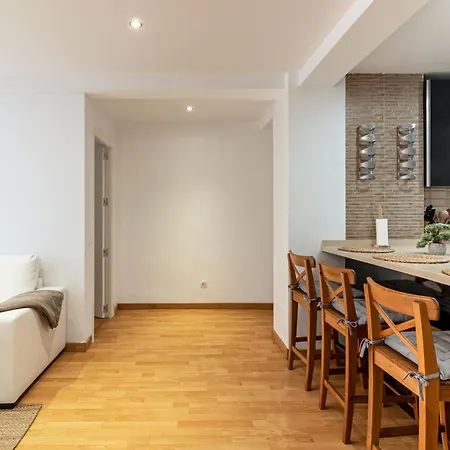 Center Flat Soho Modern 2br