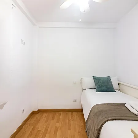 Center Flat Soho Modern 2br Apartment *